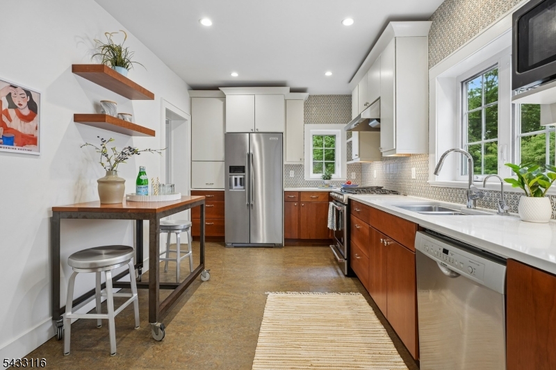 Eat-In Kitchen