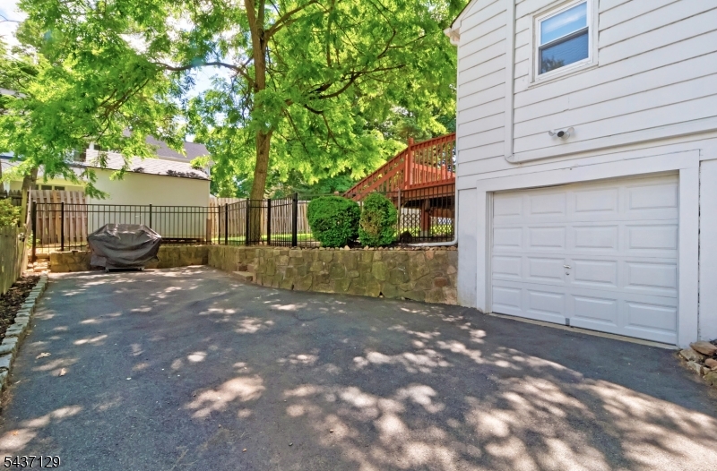 Attached 1 car garage