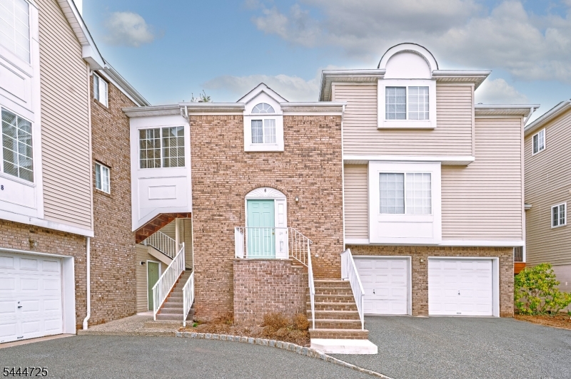 6 Whispering Way W