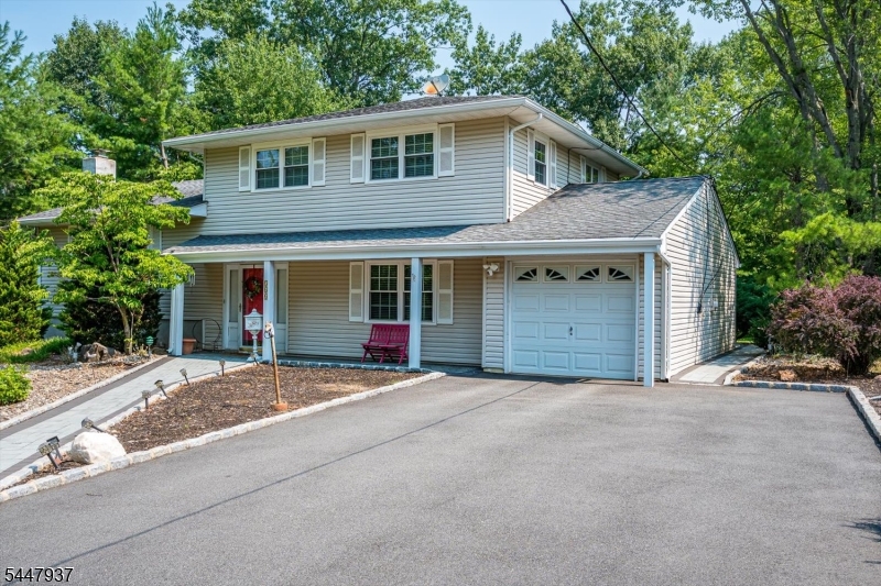 560 Wakefield Dr