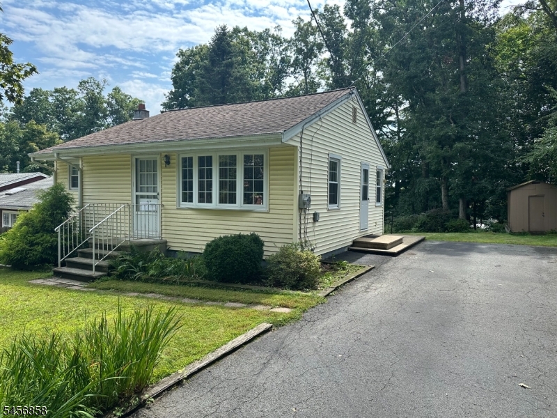97 Cayuga Ave