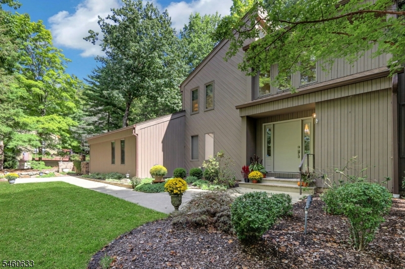 100 Cheshire Ln