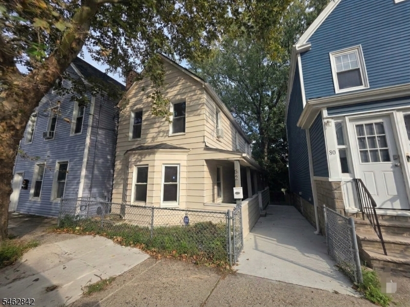 82 Palm St