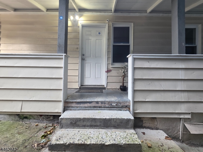 82 Palm St