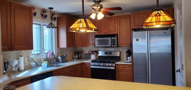 2nd Floor kitchen w island