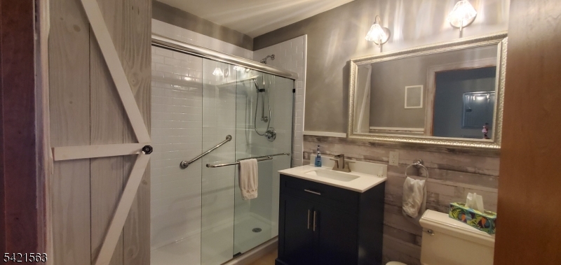 3rd floor full bathroom nr.1