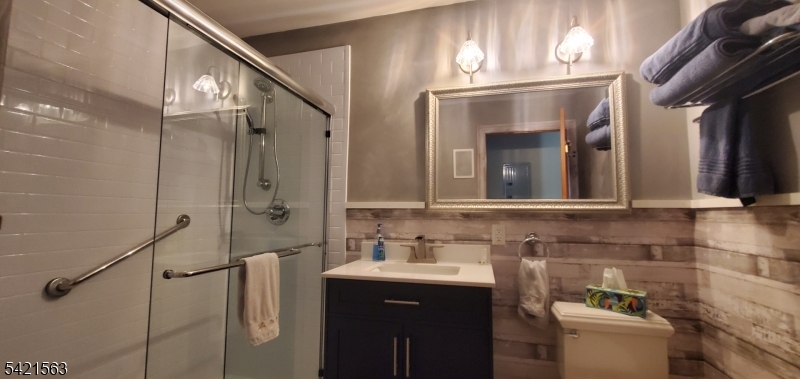 3rd floor full bathroom nr.1