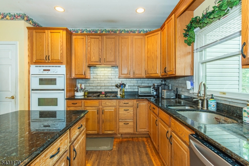 Eat-in Kitchen