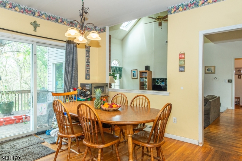 Eat-in Kitchen