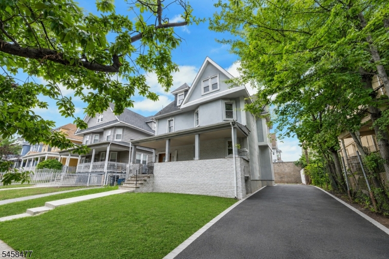 58 Ingraham Pl