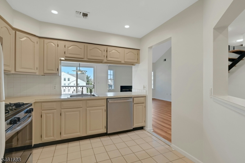 105 Quartz Ln