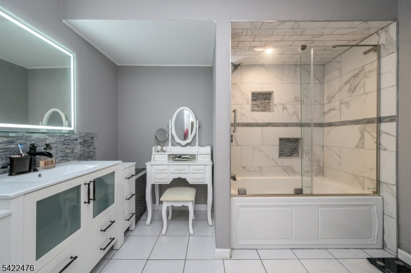 Primary Full Bath