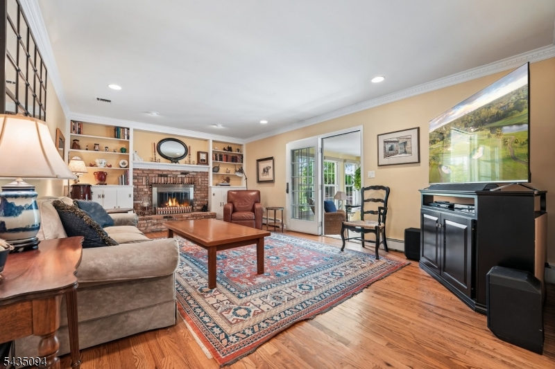 Large, cozy FamilyRoom