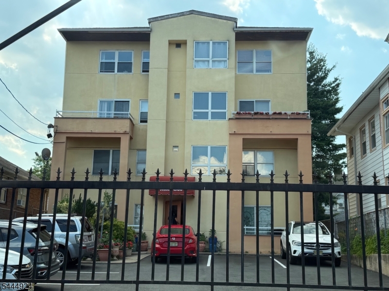 468 Mount Prospect Ave 4