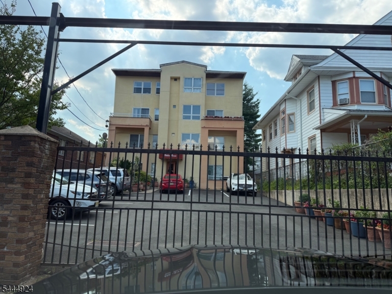 468 Mount Prospect Ave 4