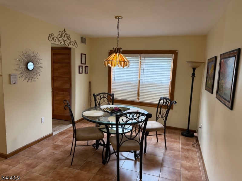 468 Mount Prospect Ave 4