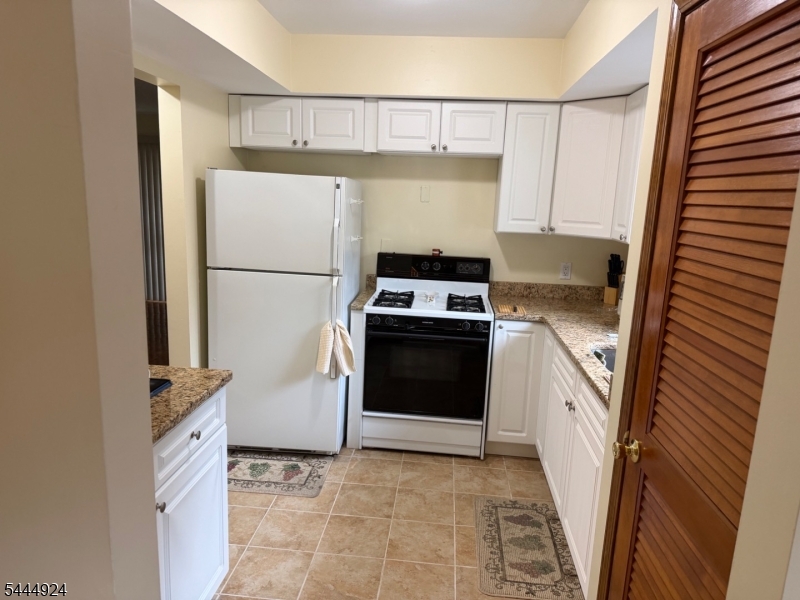 468 Mount Prospect Ave 4