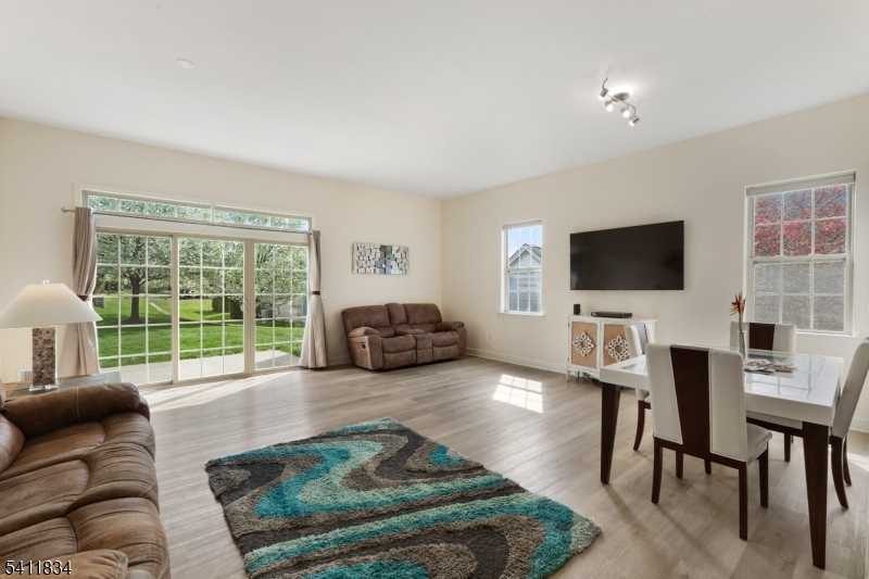 LIVING ROOM, VIEW 1