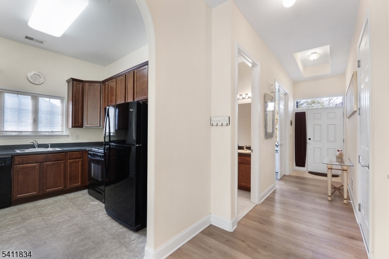 LOOKING TOWARD THE FRONT DOOR