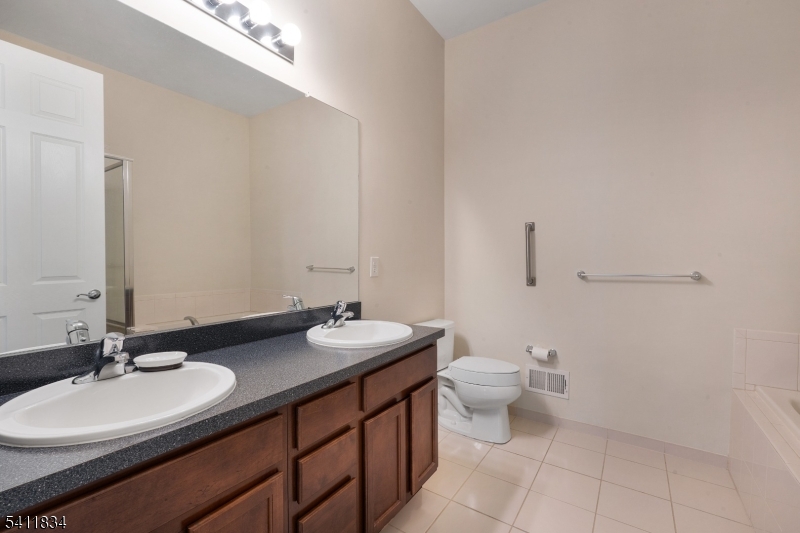 PRIMARY BATH, VIEW 2