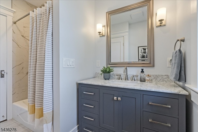 Hall Bathroom - Second Floor