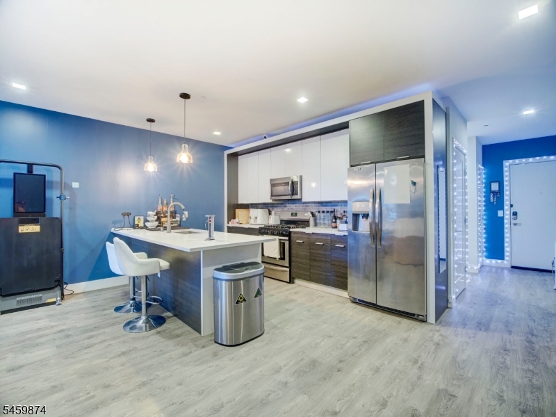 62 69th St 403