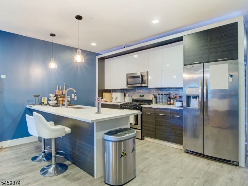 62 69th St 403