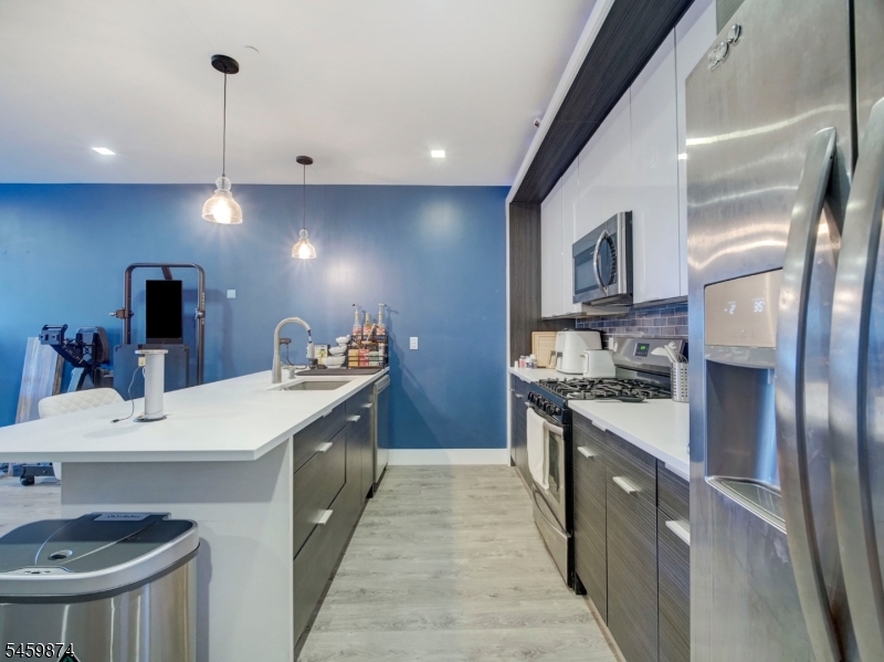 62 69th St 403