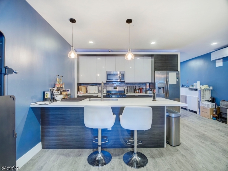 62 69th St 403