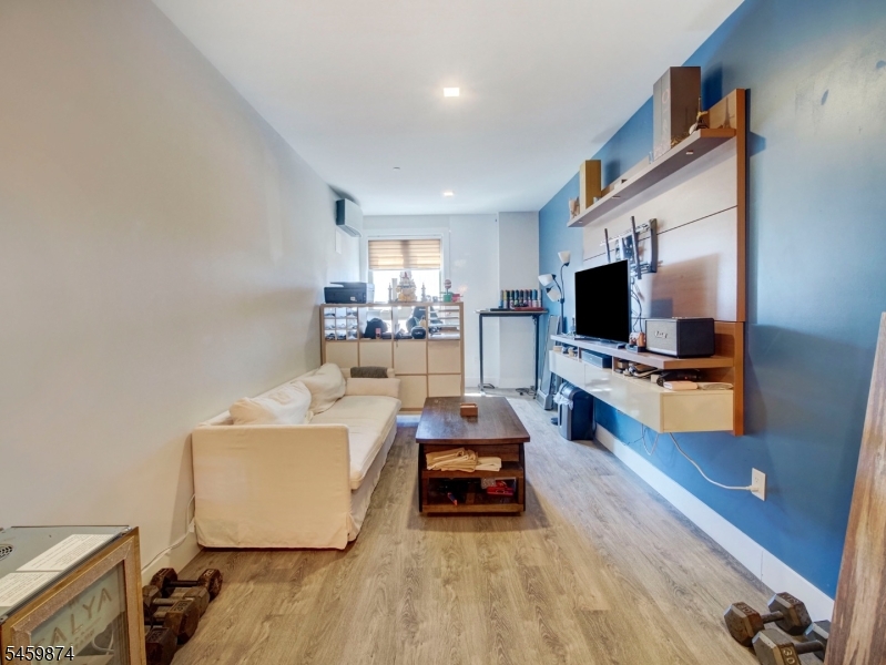 62 69th St 403