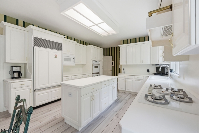 Eat In Kitchen