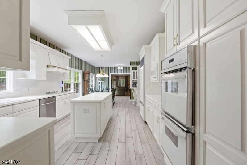 Eat In Kitchen