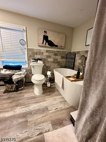 2nd floor Full Bath
