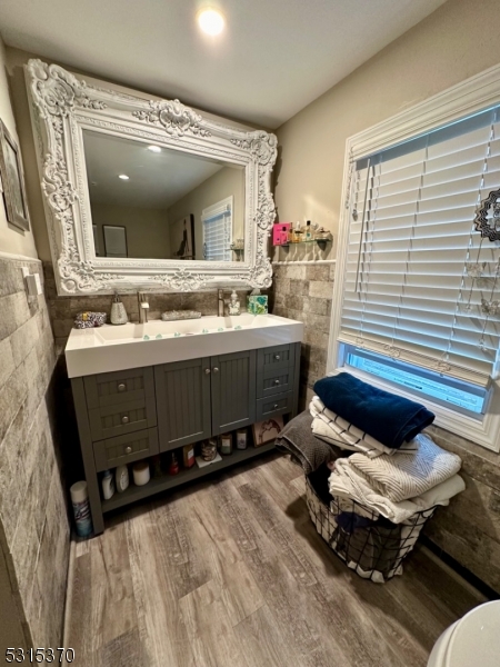 2nd Floor Full Bath