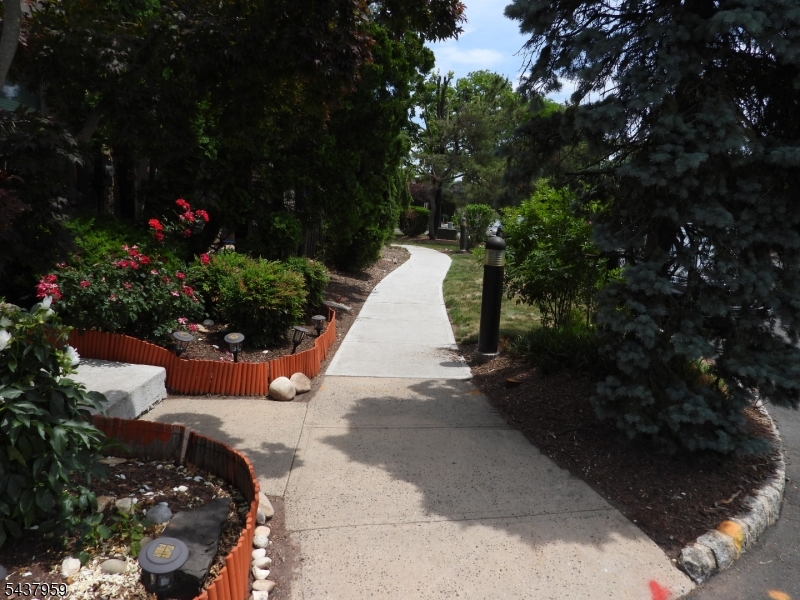 41 Riverbend Dr