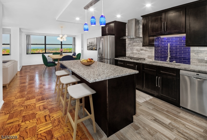 7004 Boulevard East A38