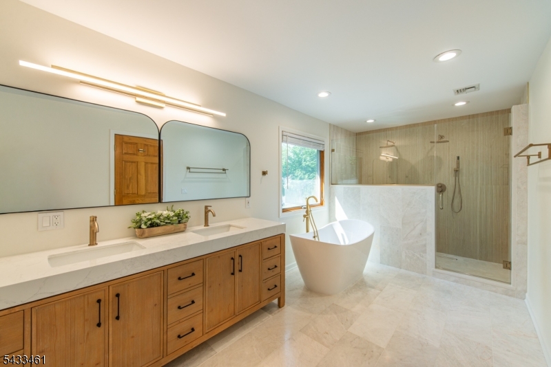 Stunning Primary Bath