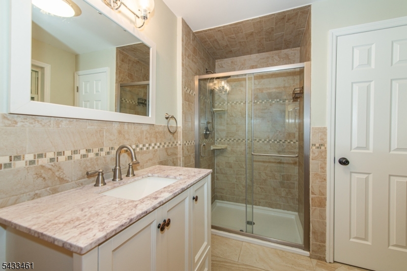 1st Floor Suite-Full Bath