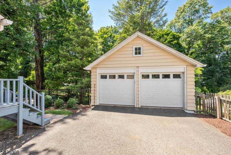 Detached Garage