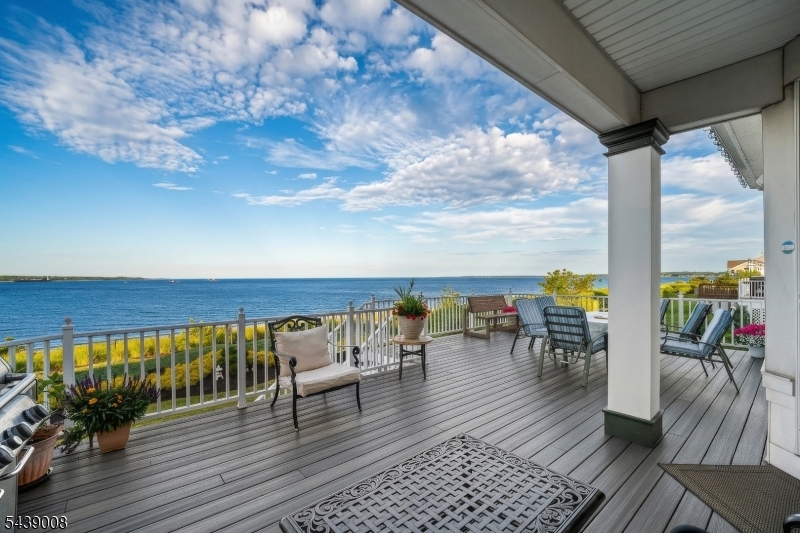 23 Lighthouse Dr