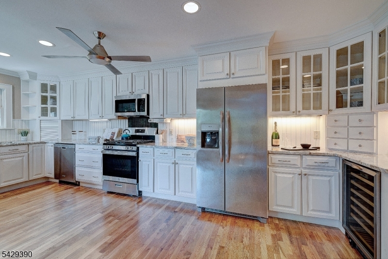 Updated Eat-in Kitchen