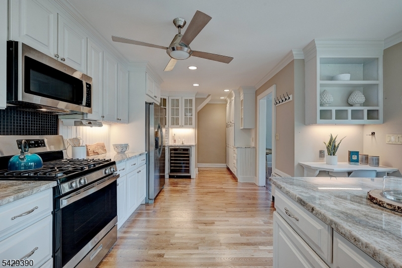 Updated Eat-in Kitchen