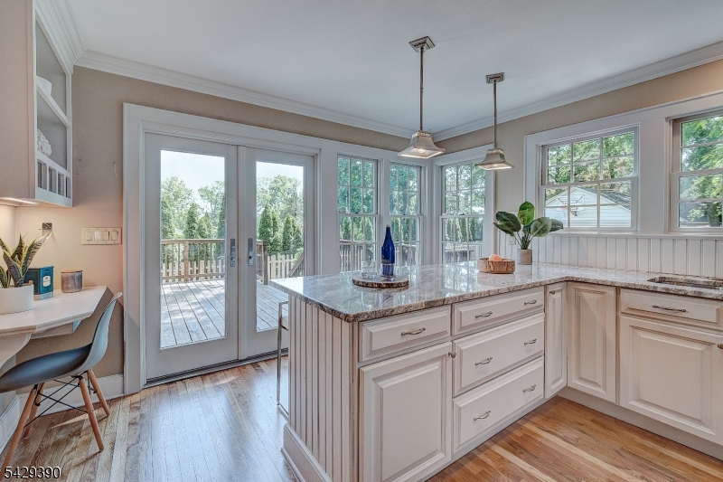 Eat-in Kitchen