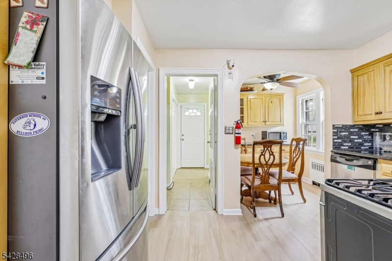Eat-in-kitchen