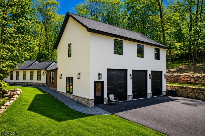 Oversized 3 Car Garage