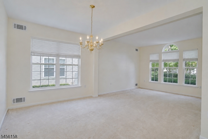 112 Kensington Cir