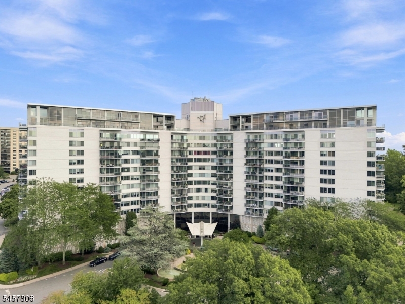 1 Claridge Dr 917