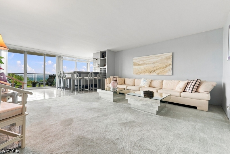 1 Claridge Dr 917