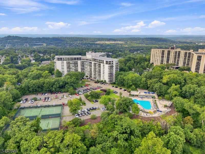 1 Claridge Dr 917