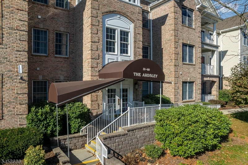 53 Ridgeview Ln